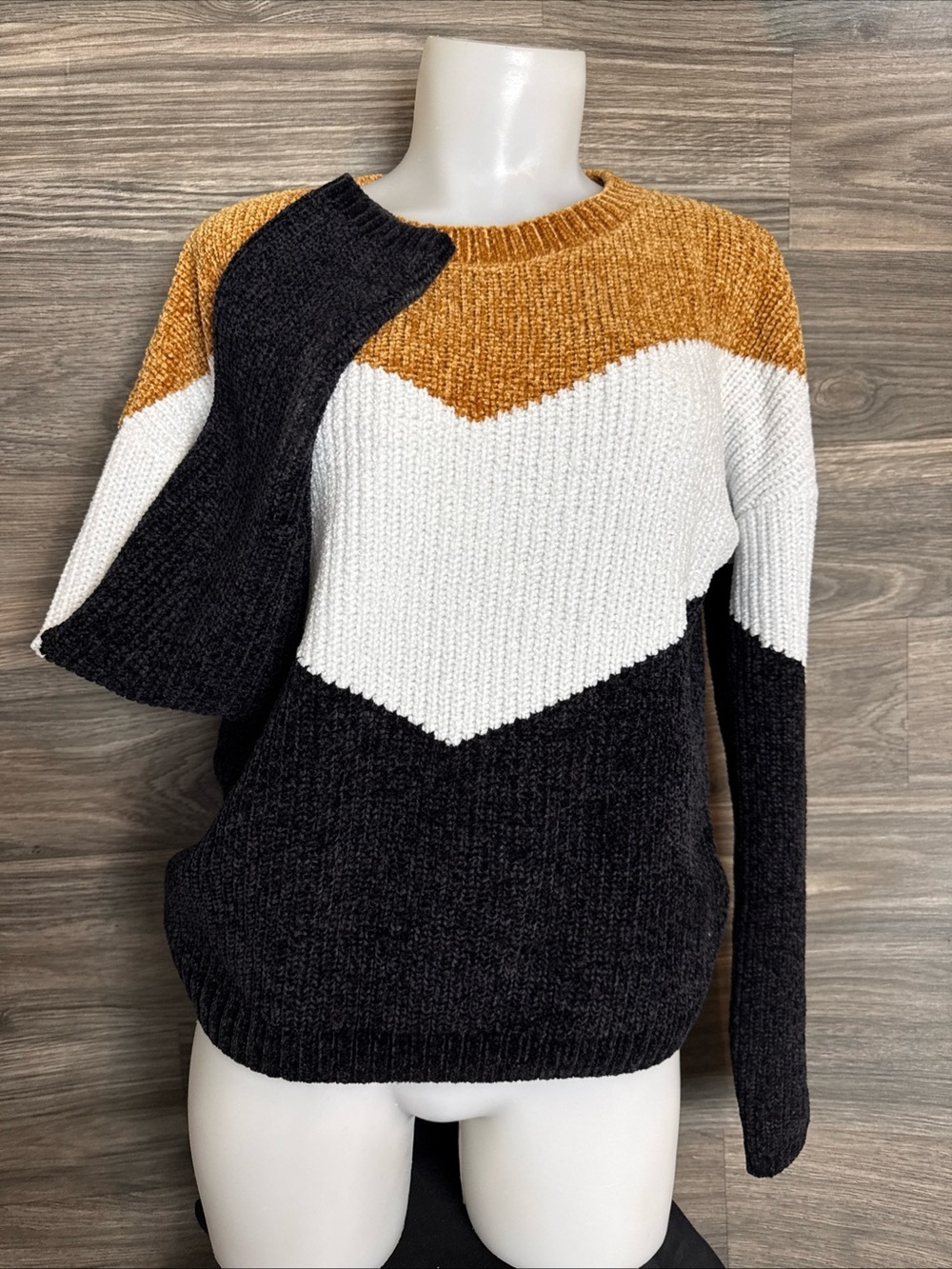 Ripzone Colorblock Chevron Crewneck soft knit Sweater - Mustard, White, Black M - Picture 2 of 11